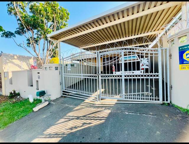 4 BEDROOM HOUSE FOR SALE IN CASTLE HILL